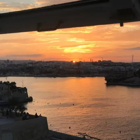 Seafront Apartment Valletta